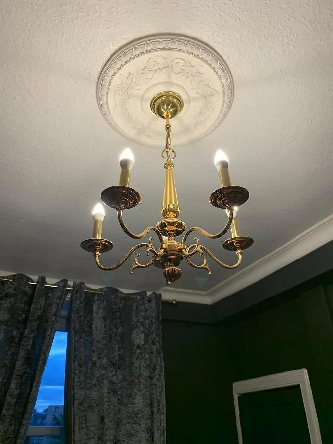 Glamours Stylish Victorian Apartment Near City Centre Edinburgh