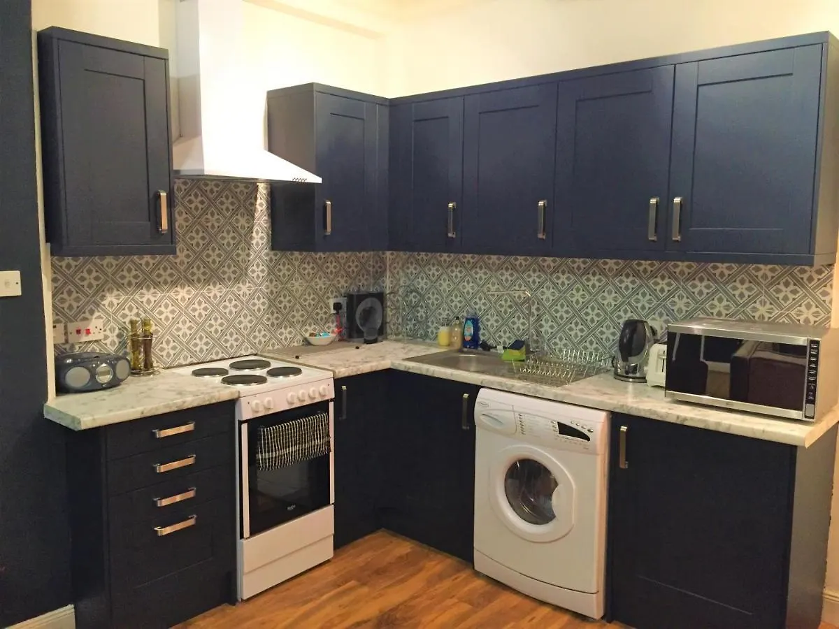 Glamours Stylish Victorian Apartment Near City Centre Edinburgh