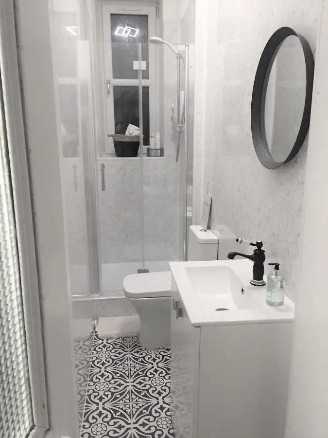 Glamours Stylish Victorian Apartment Near City Centre Edinburgh