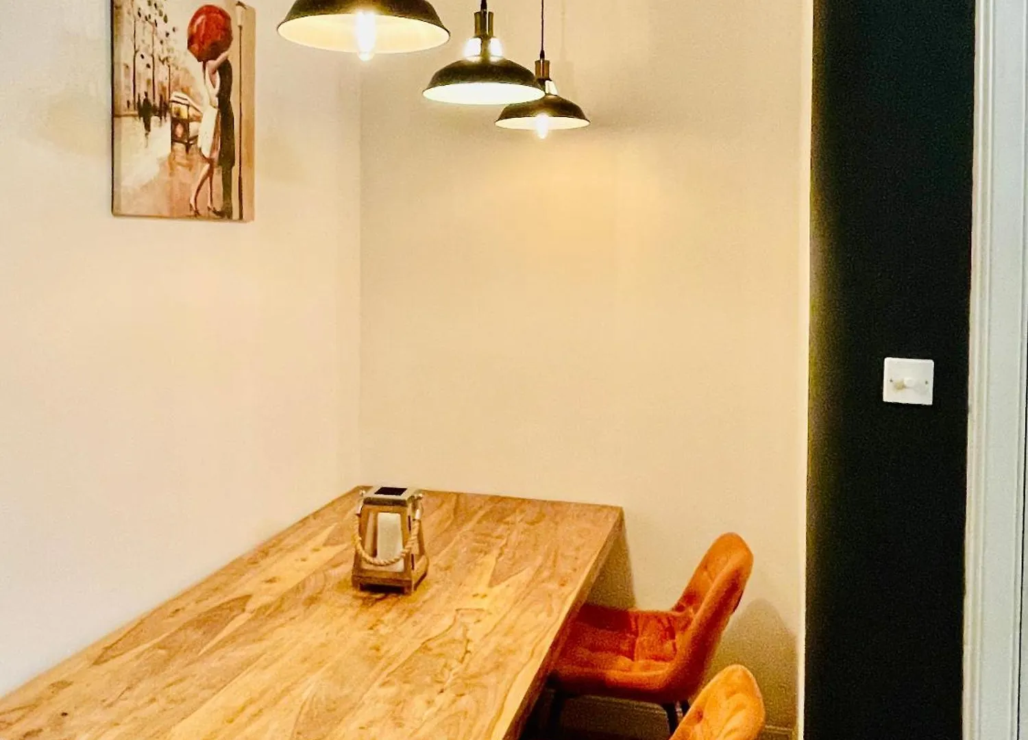Glamours Stylish Victorian Apartment Near City Centre Edinburgh