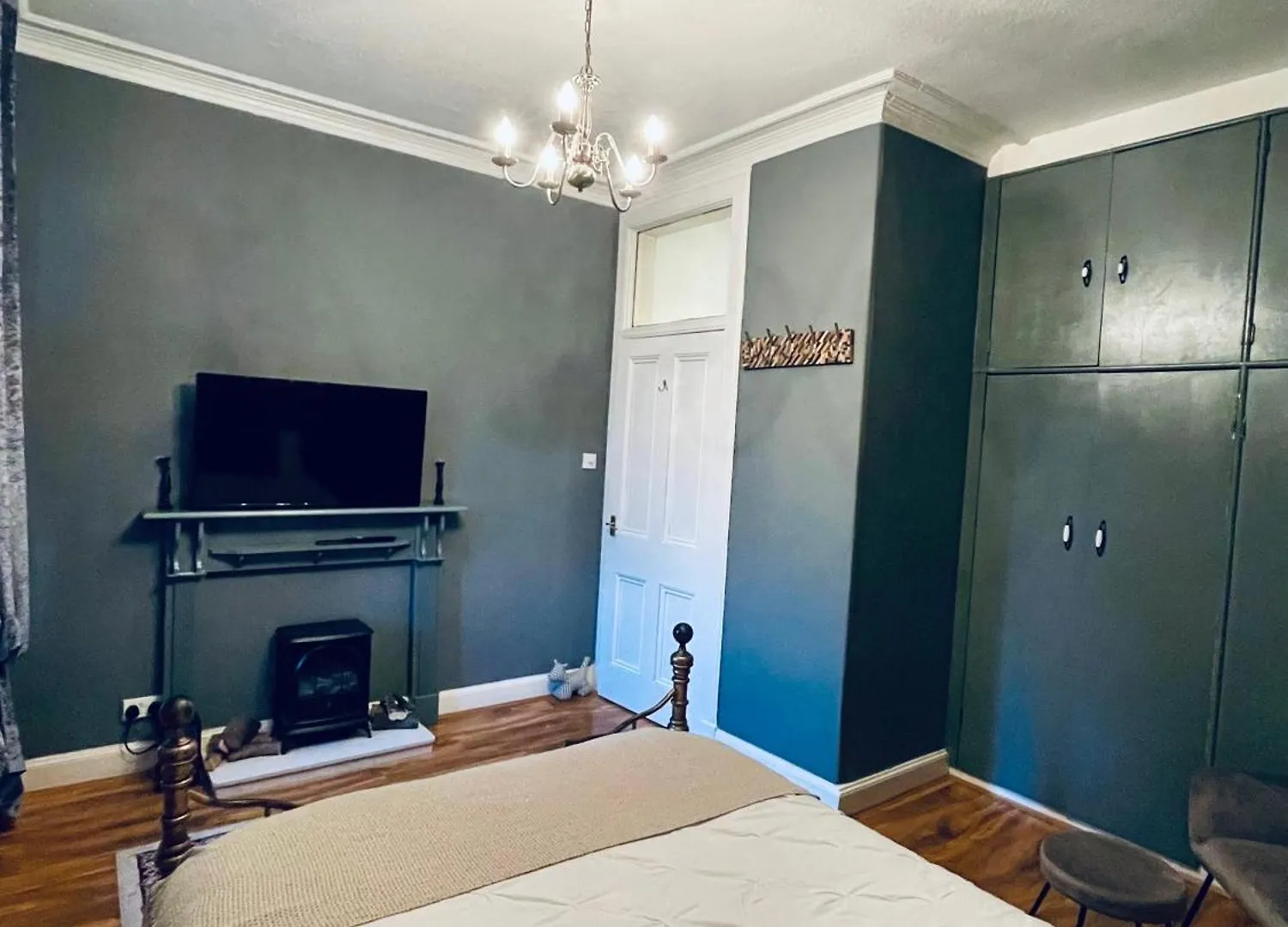 Glamours Stylish Victorian Apartment Near City Centre Edinburgh